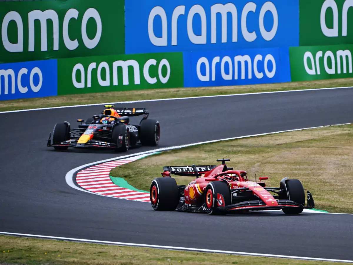 Charles Leclerc, Sergio Perez Foto zur News: Red Bull warnt vor Ferrari, aber: Update hat "auf Anhieb funktioniert"