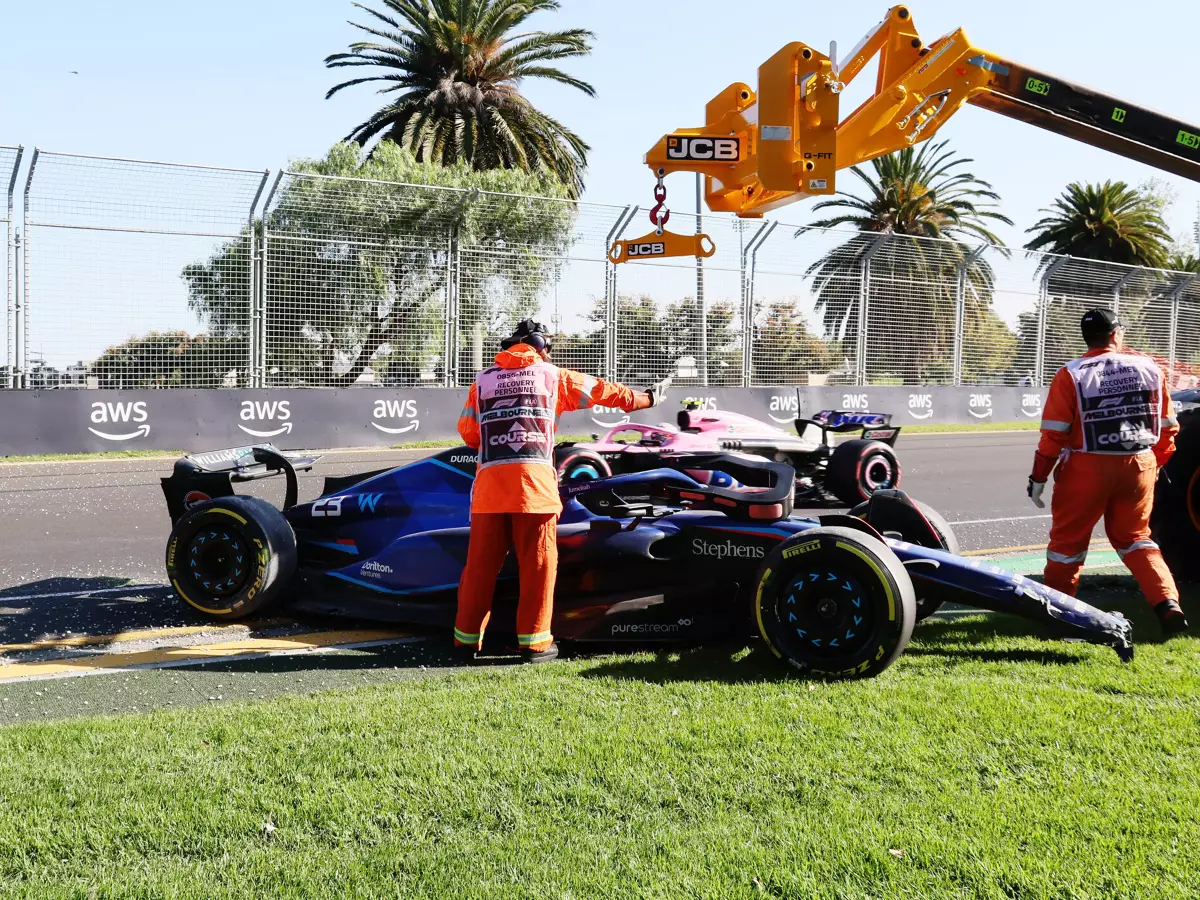 Alexander Albon (Williams) verunfallt im Formel-1-Rennen von Australien 2023 Foto zur News: Nach Unfällen: Melbourne erwägt Änderungen an Kurve 6