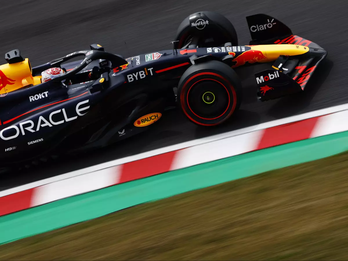 Max Verstappen (Red Bull RB20) beim Training zum Formel-1-Rennen in Japan 2024 Foto zur News: Max Verstappen: Aktive Radaufhängung wäre keine gute Idee