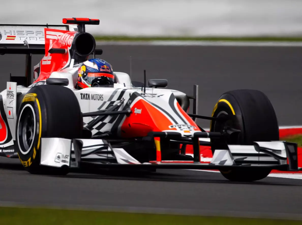 Daniel Ricciardo im HRT F111 bei seinem Formel-1-Debüt 2011 in Silverstone Foto zur News: Die ersten Formel-1-Autos der aktuellen Formel-1-Fahrer