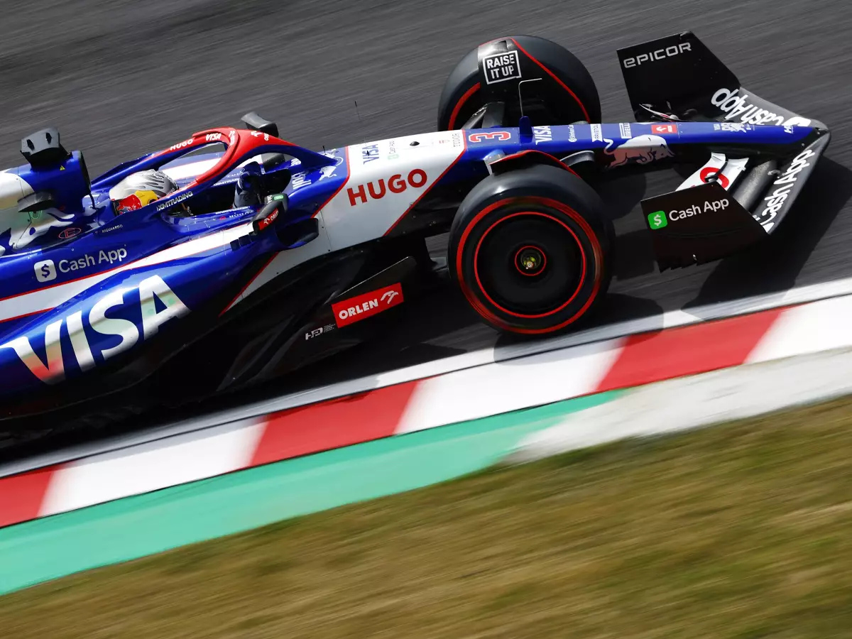 Daniel Ricciardo im Racing Bulls VCARB 01 beim Formel-1-Rennen in Japan 2024 Foto zur News: "Für den Seelenfrieden": Deshalb will Ricciardo ein neues Chassis