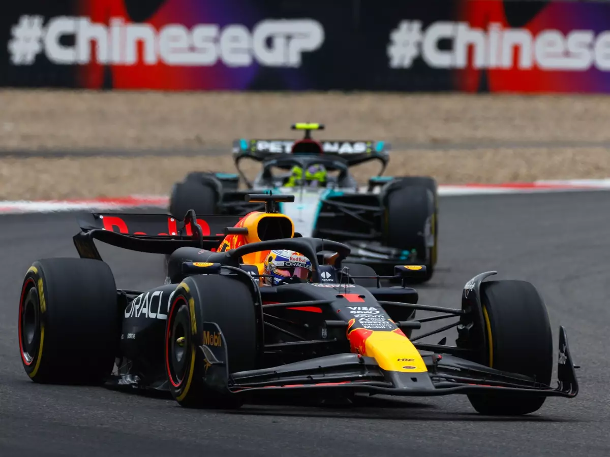 Foto zur News: Hamiltons Gegenwehr zu wenig: Verstappen gewinnt Sprint in Schanghai!