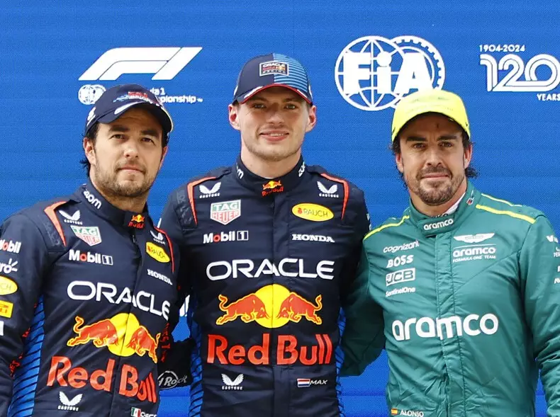 Foto zur News: Nach Sainz-Crash: Max Verstappen holt Pole beim Grand Prix von China