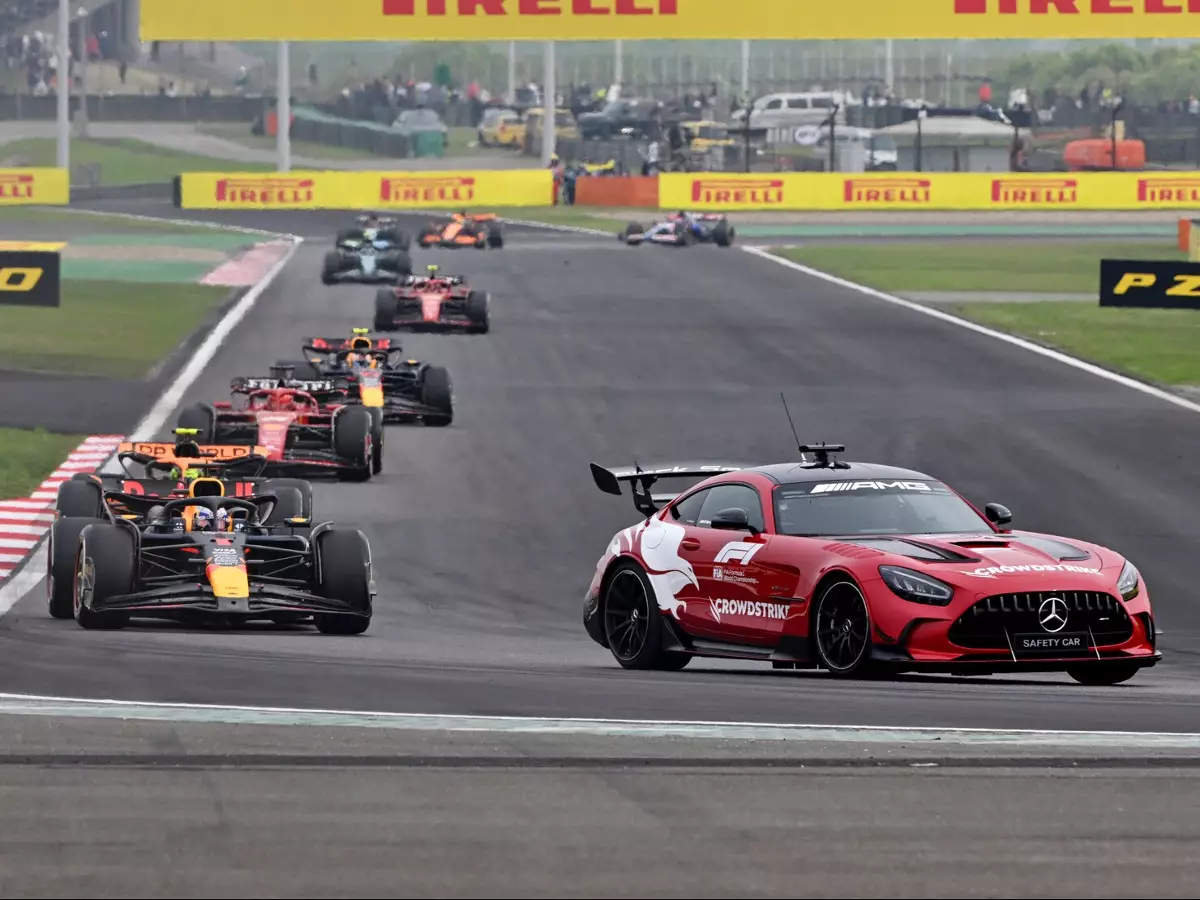 Foto zur News: Max Verstappen gewinnt in China, aber: Was ging Stroll da durch den Kopf?