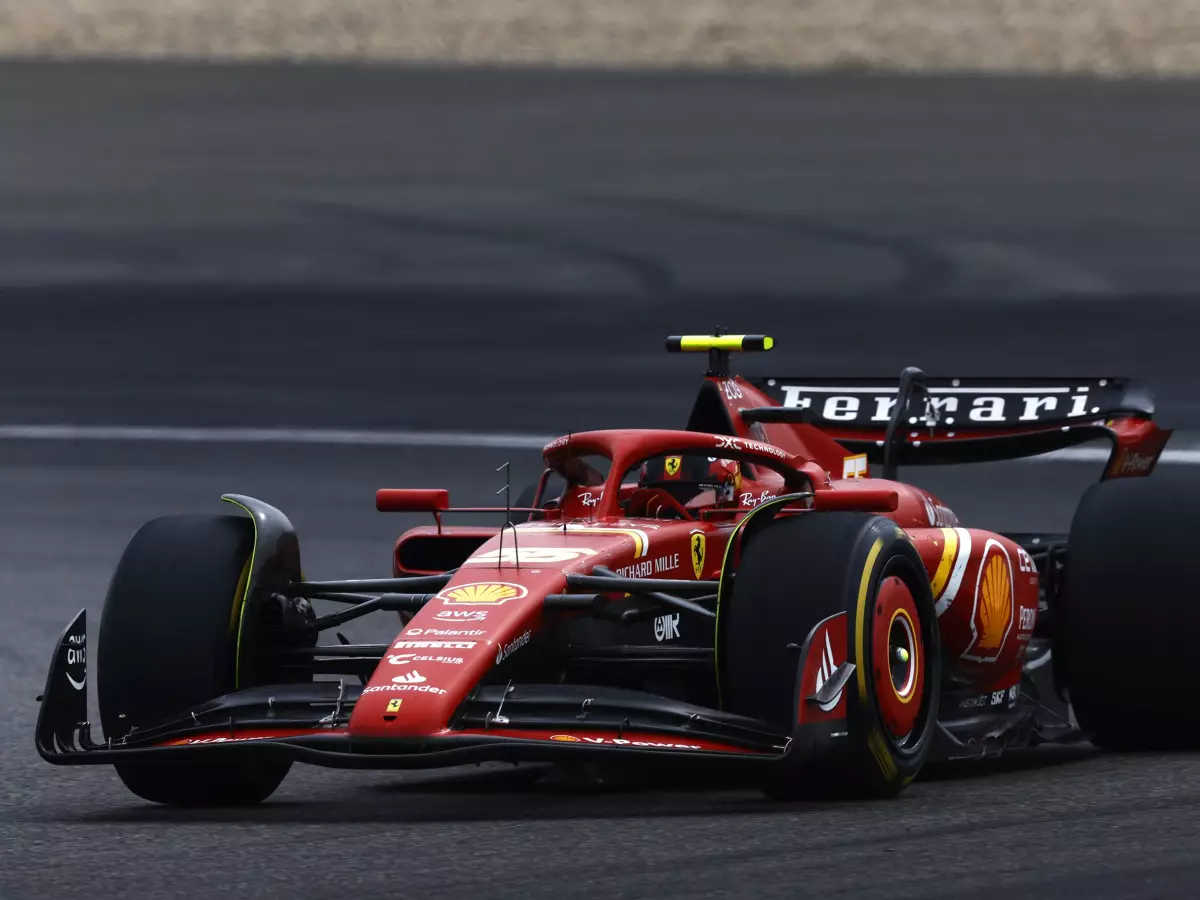 Carlos Sainz Foto zur News: F1-Sonderlackierung in Miami: Ferrari setzt auf Blau- statt Rottöne