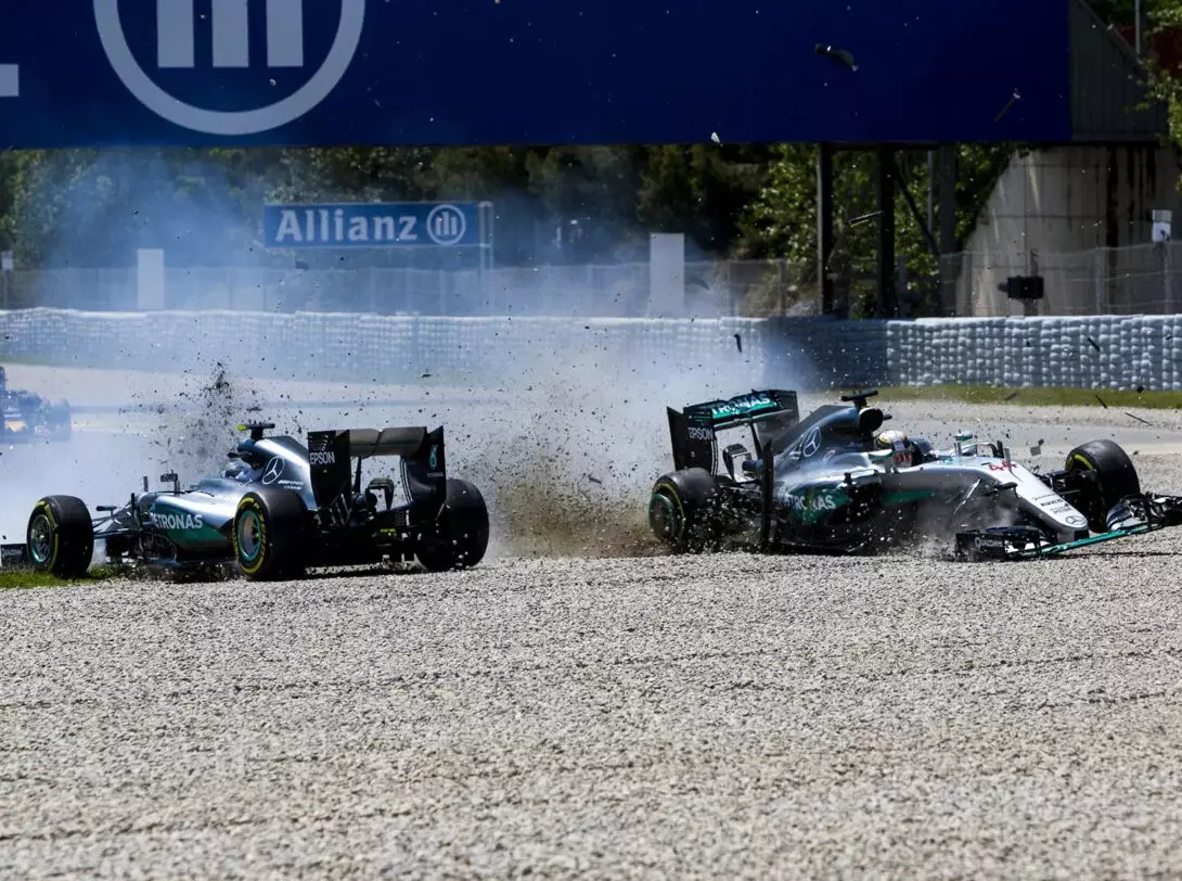 Foto zur News: Rosberg verrät über Hamilton-Crash: "Musste 360.000 Pfund zahlen"