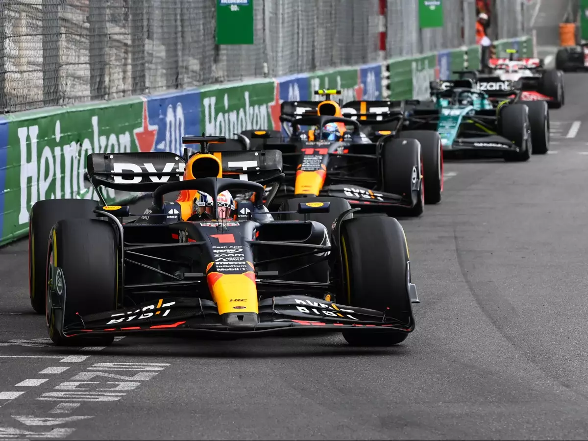 Max Verstappen, Sergio Perez, Lance Stroll, Nico Hülkenberg Foto zur News: Immer mehr Stadtkurse: Bald weichere Formel-1-Reifen von Pirelli?