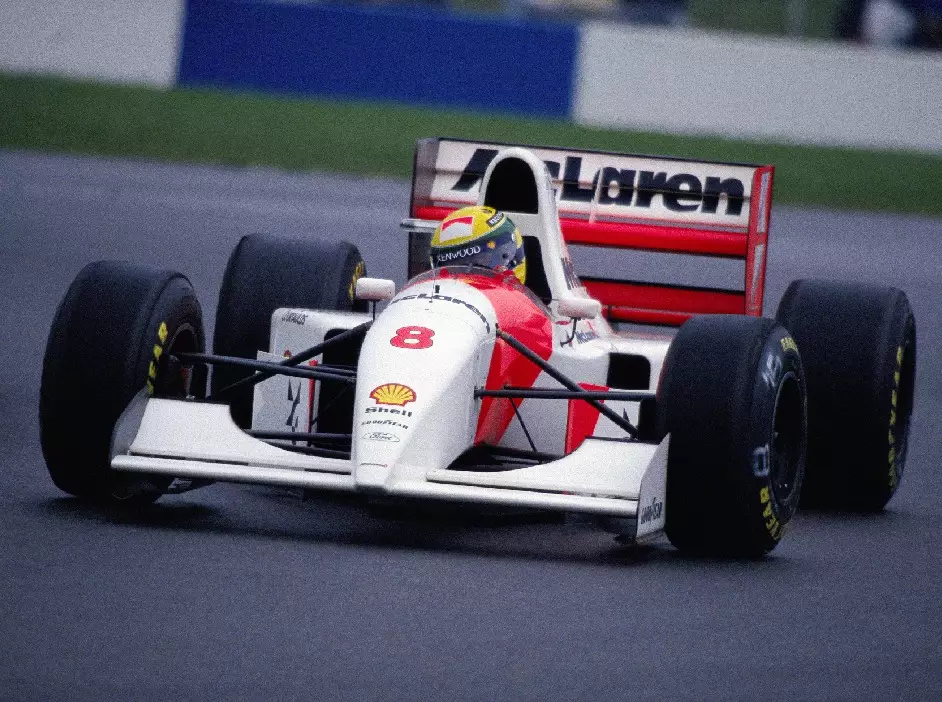 Ayrton Senna im McLaren MP4/8 beim Europa-Grand-Prix 1993 in Donington Foto zur News: In Imola: Sebastian Vettel fährt Formel-1-Demorunden in Sennas McLaren