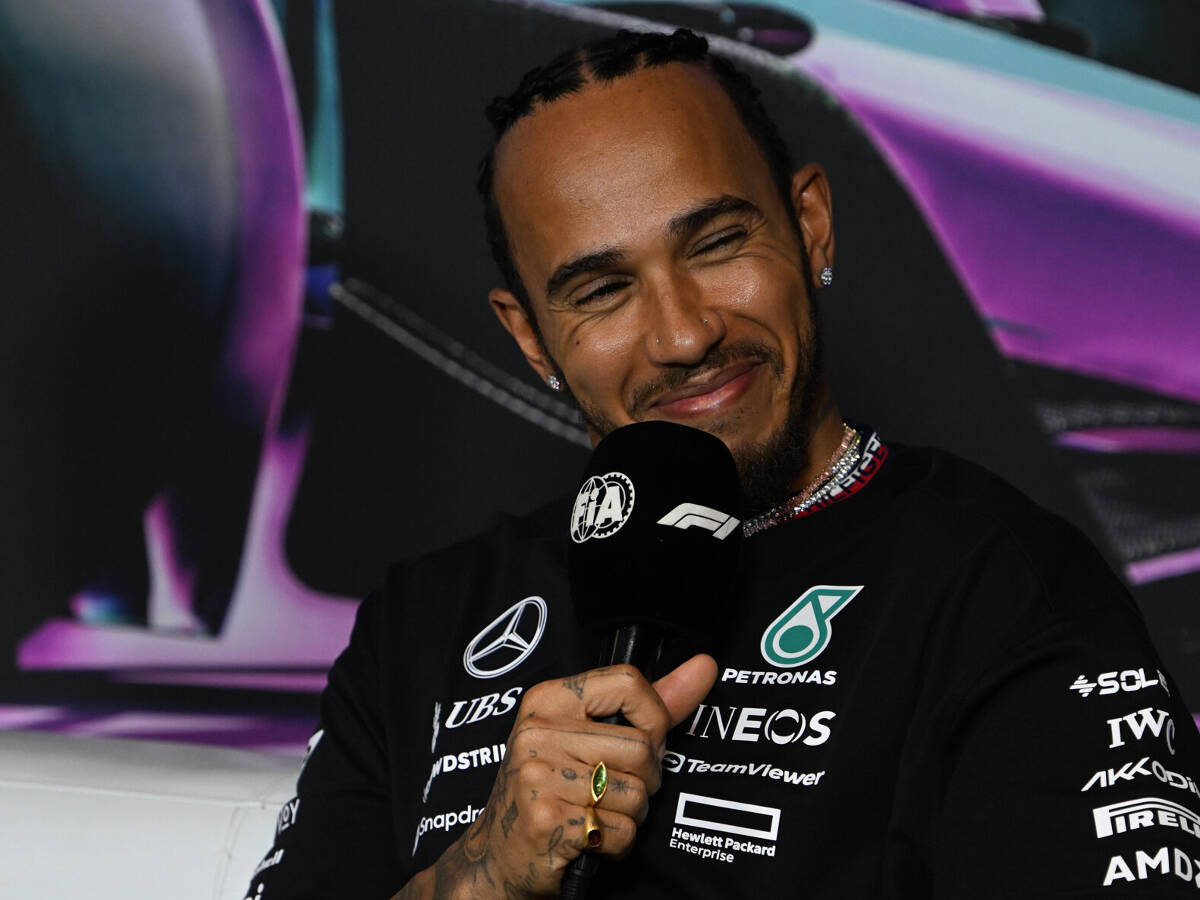 Foto zur News: Was verrät Lewis Hamiltons Lächeln über Adrian Newey und Ferrari?