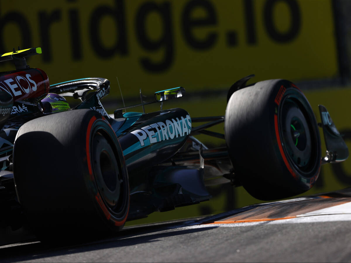 Foto zur News: Mercedes-Pilot Lewis Hamilton über neues Sprintformat: "Ich liebe es!"