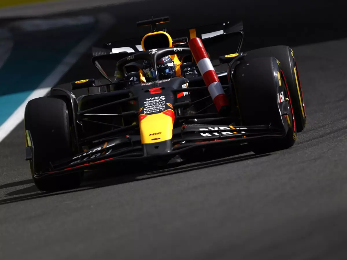 Foto zur News: Verstappen-Performance: War es wirklich ein Schaden am Unterboden?