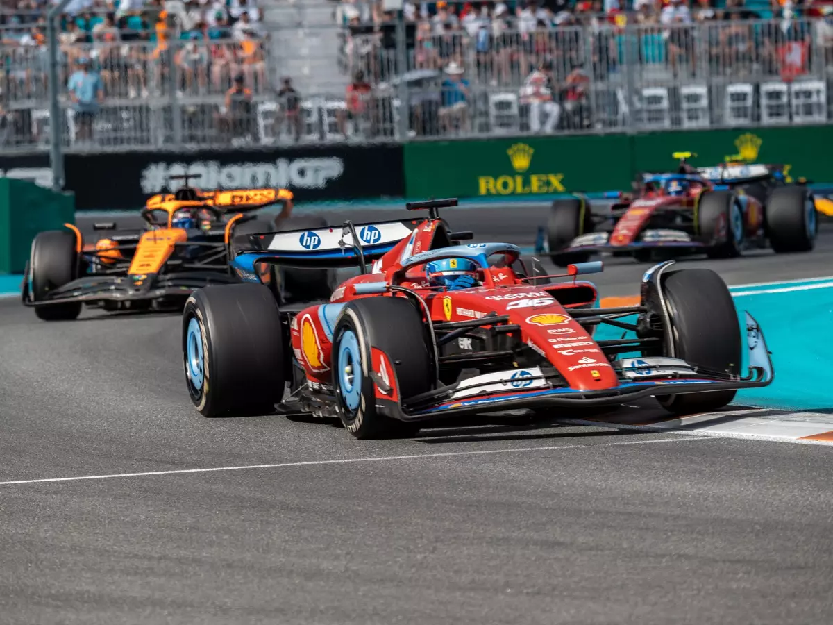 Charles Leclerc, Oscar Piastri, Carlos Sainz Foto zur News: Teamchef: Miami braucht (wieder) längere DRS-Zonen