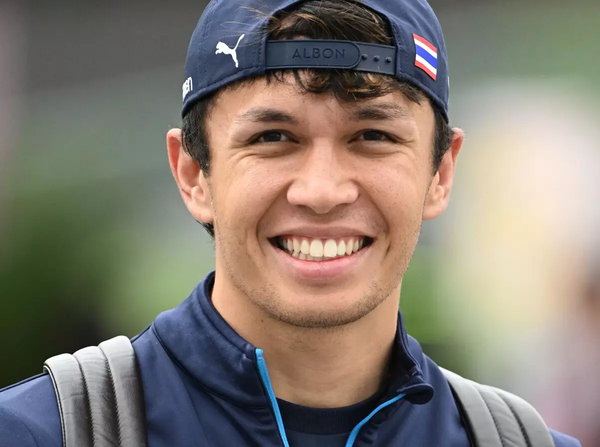 Formel-1-Fahrer Alexander Albon fährt in der Saison 2024 für Williams Foto zur News: Offiziell: Alexander Albon bleibt langfristig bei Williams in der Formel 1