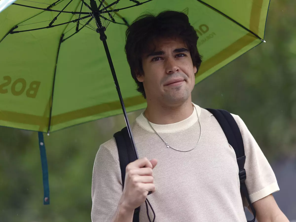 Lance Stroll (Aston Martin) vor dem Formel-1-Rennen in Imola 2024 Foto zur News: Mike Krack: Lance Stroll ist ganz anders als er wahrgenommen wird