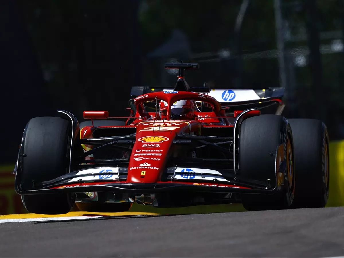 Foto zur News: Training in Imola: Leclerc Schnellster - aber was ist bei Verstappen los?