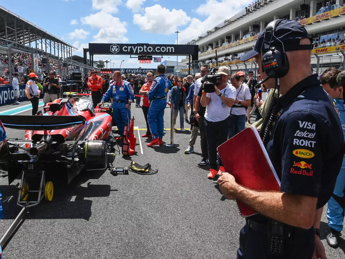 Hat Adrian Newey ein Auge auf Ferrari geworfen - oder gar unterschrieben? Foto zur News: Eddie Jordan: Medienberichte über Newey-Deal mit Ferrari sind falsch