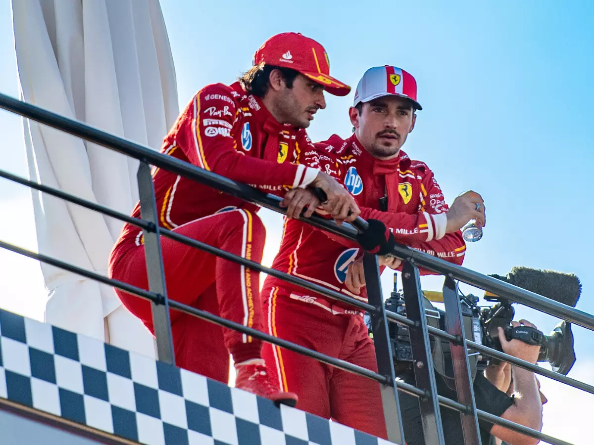 Carlos Sainz, Charles Leclerc, Oscar Piastri Foto zur News: Carlos Sainz: Werde alles tun, um Charles zum Sieg zu verhelfen