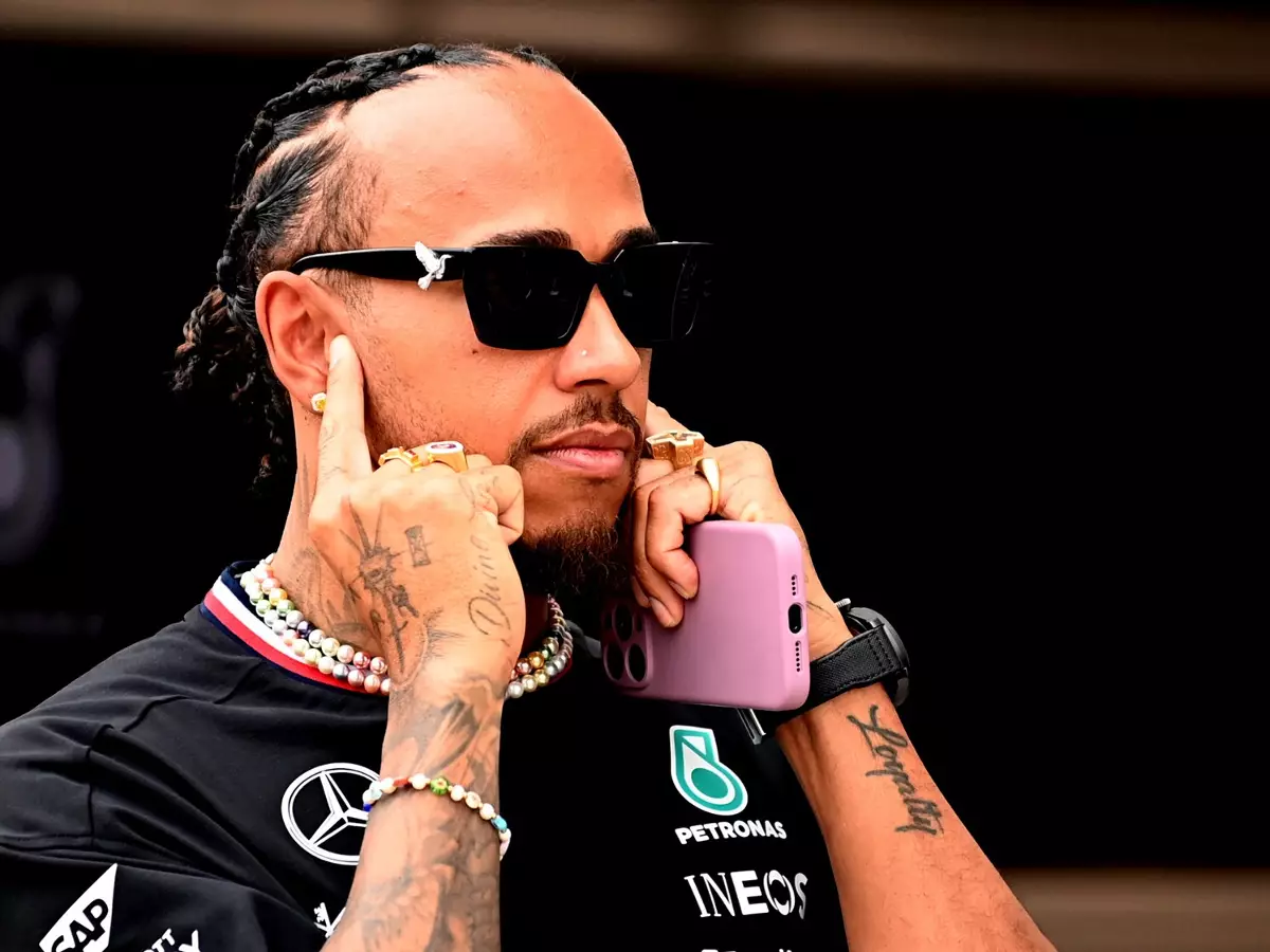 Lewis Hamilton im Formel-1-Fahrerlager beim Kanada-Grand-Prix 2024 in Montreal Foto zur News: Was Lewis Hamilton am Formel-1-Reglement für 2026 stört