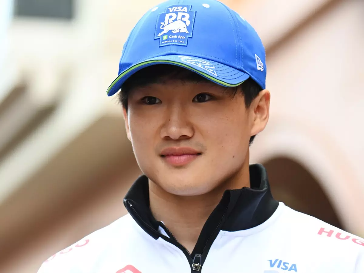 Yuki Tsunoda Foto zur News: Offiziell: Yuki Tsunoda fährt auch 2025 für Racing Bulls