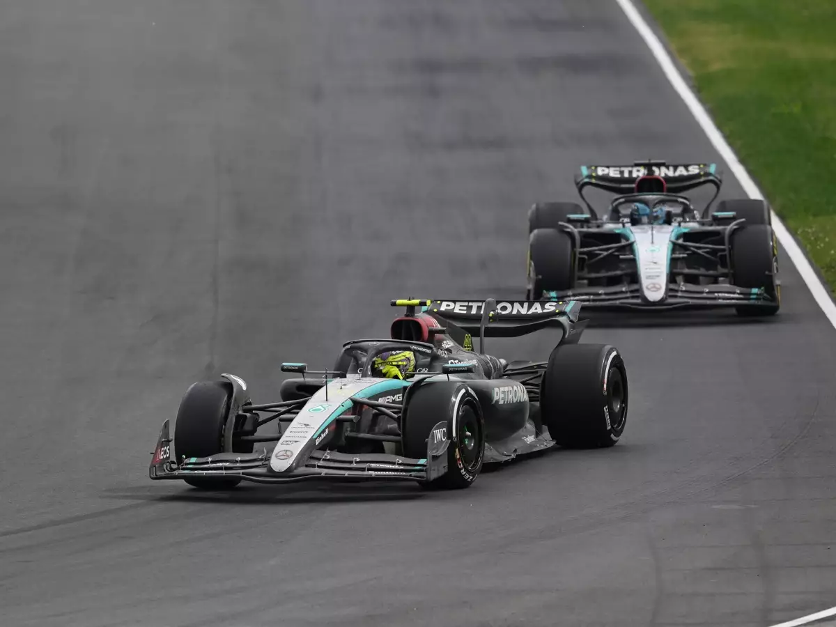 George Russell, Lewis Hamilton Foto zur News: Mercedes optimistisch für Power-Unit 2026: "In einer wirklich guten Position"