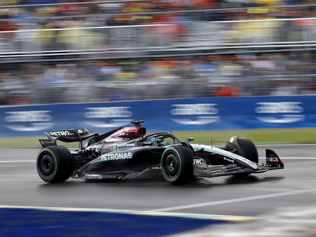 George Russell Foto zur News: Mercedes: Warum Barcelona zum "echten Test" werden wird