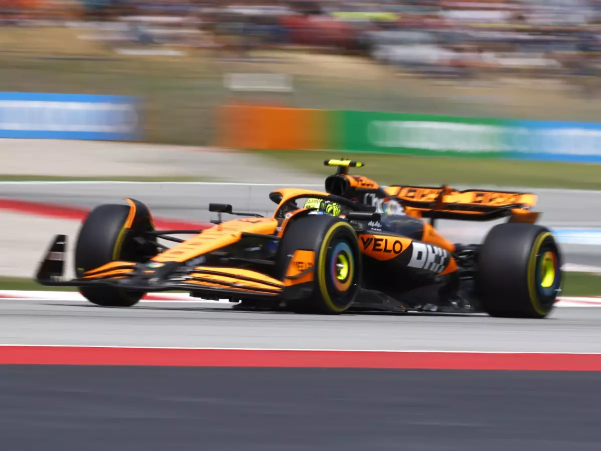Lando Norris im McLaren MCL38 beim Formel-1-Rennen in Spanien 2024 Foto zur News: Carlos Sainz: "McLaren hat im Moment keine Schwäche"