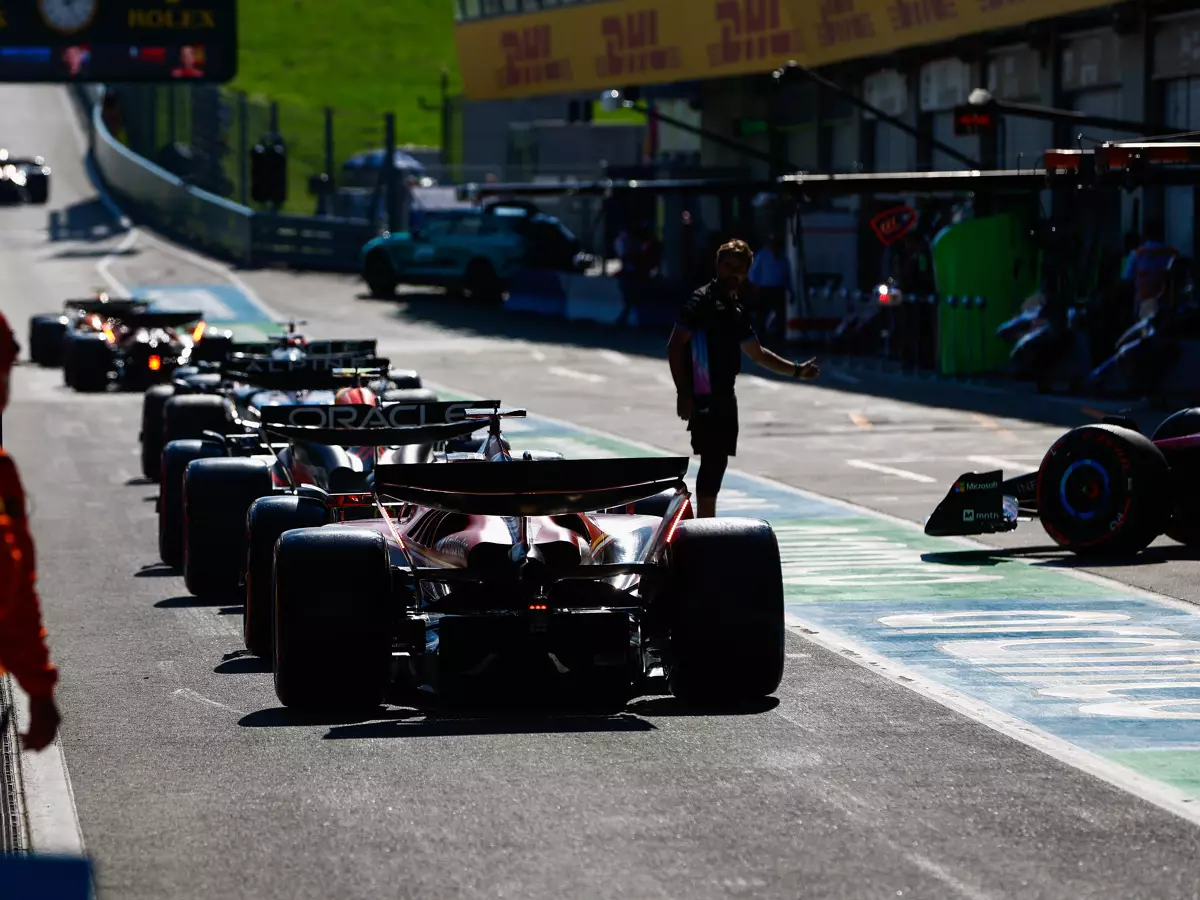 Sergio Perez, Charles Leclerc Foto zur News: Leclerc kommt nicht über den Strich: Anti-Stall verhindert SQ3-Runde