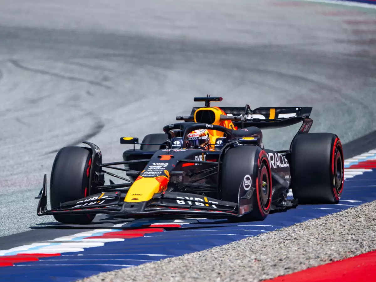 Max Verstappen Foto zur News: Verstappen auf Sprint-Pole, aber: Red-Bull-Longruns werfen Fragezeichen auf