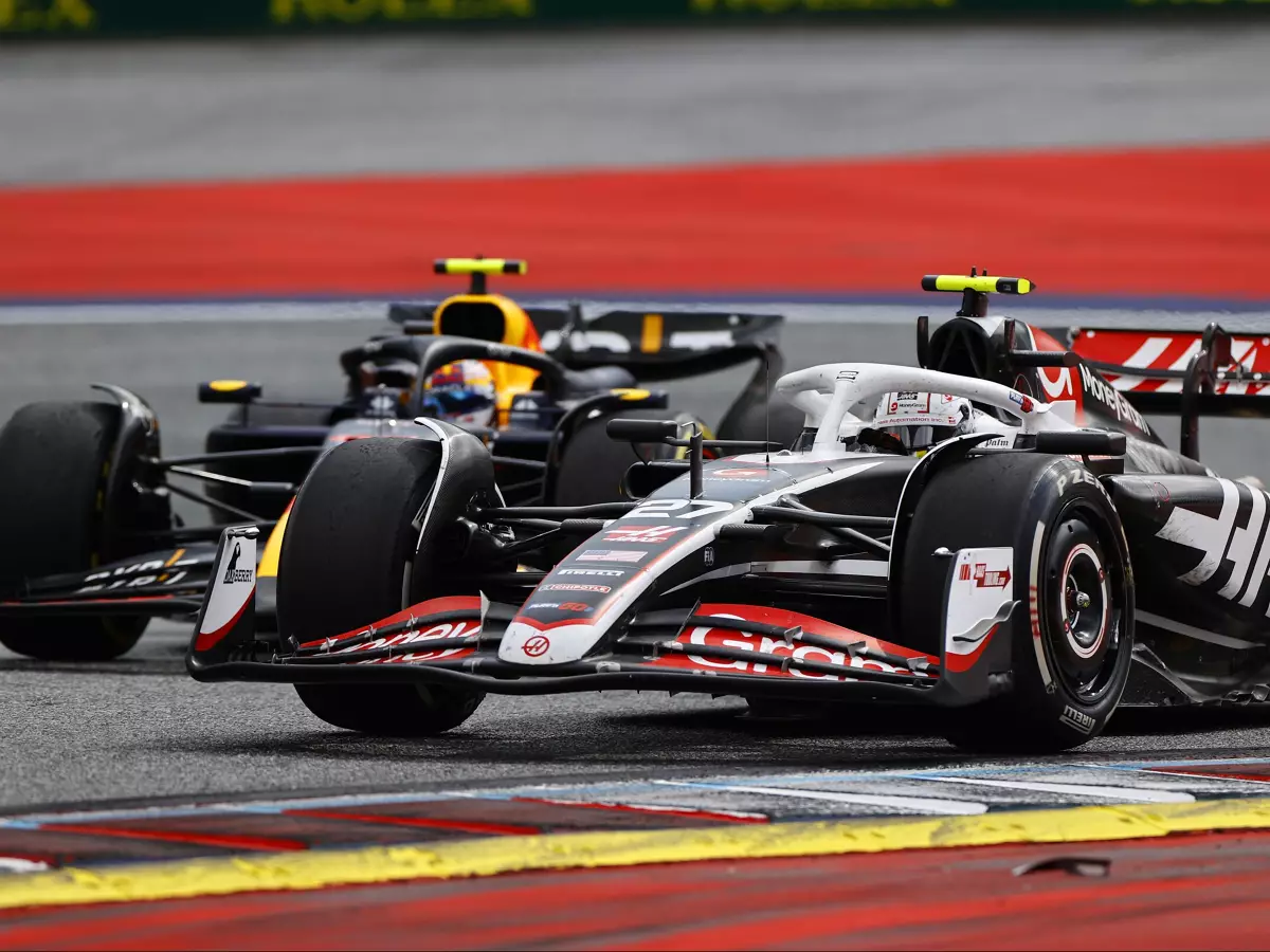 Nico Hülkenberg, Sergio Perez Foto zur News: P1 in Österreich: Nico Hülkenberg jetzt viertbester Fahrer der Saison!