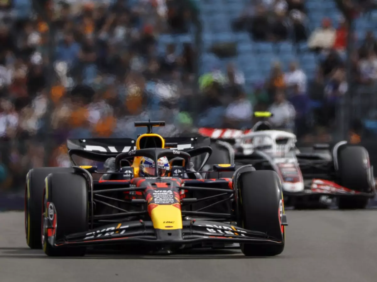 Max Verstappen und Red Bull müssen sich noch steigern in Silverstone Foto zur News: Marko schlägt Alarm bei Red Bull: "Nicht auf dem Level von Norris"