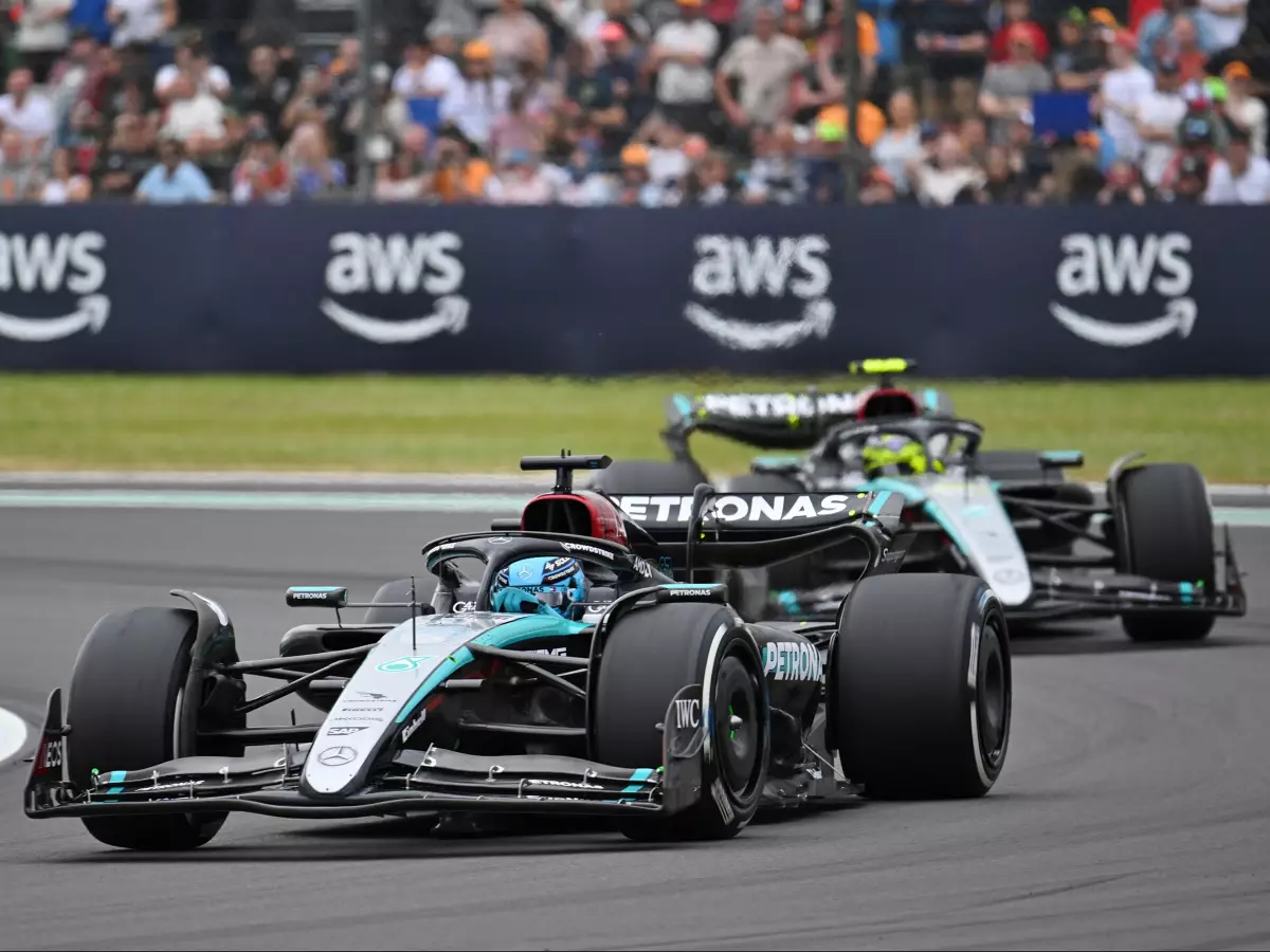 George Russell, Lewis Hamilton Foto zur News: Andrea Stella: Mercedes-Doppelpole hat nicht nur mit den Reifen zu tun