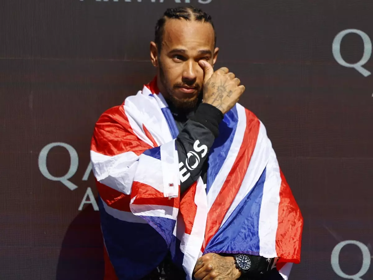Musste sich die Tränen wegwischen: Lewis Hamilton am Ende seiner Durststrecke Foto zur News: Lewis Hamilton: "Hatte nicht mehr das Gefühl, dass ich noch gut genug bin"