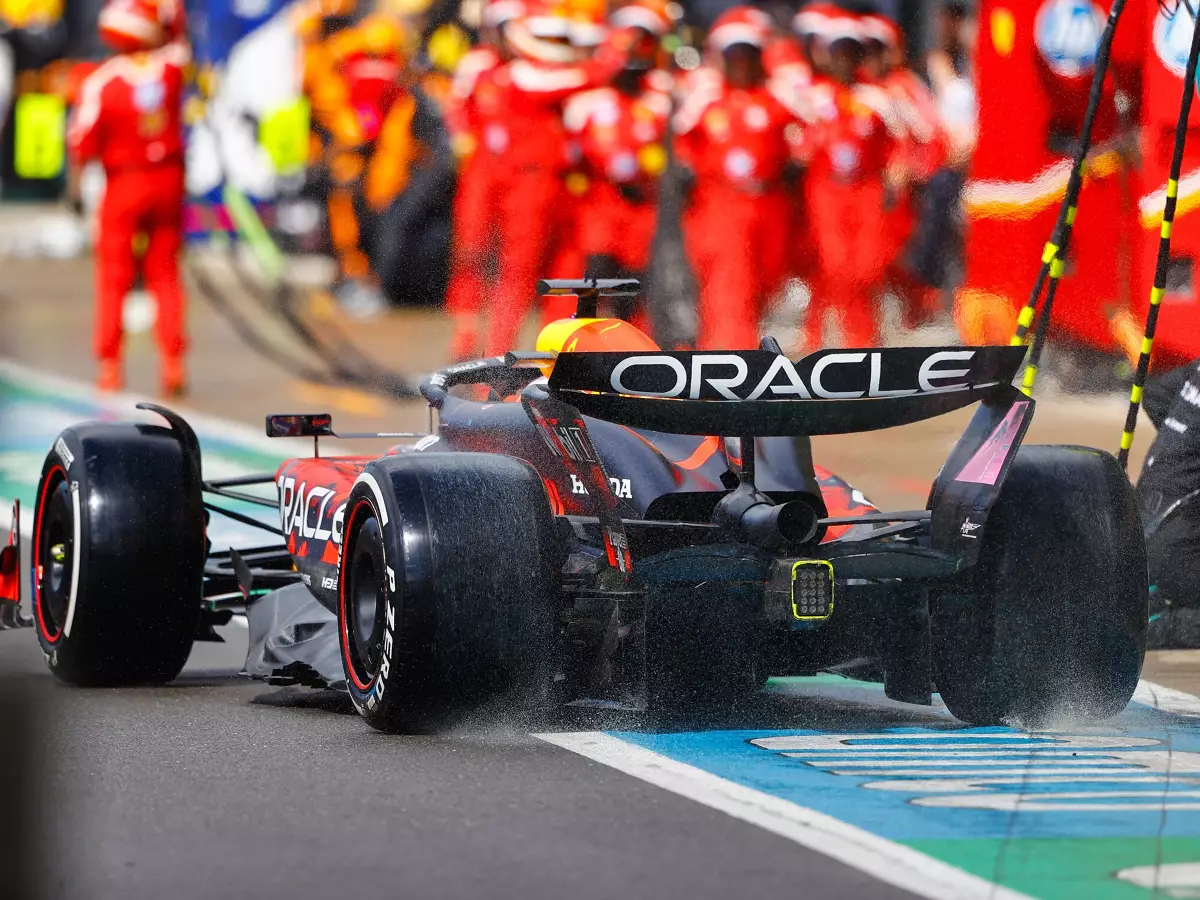 Max Verstappen Foto zur News: Verstappen mahnt Red Bull: "Wir müssen weiter Teile bringen"
