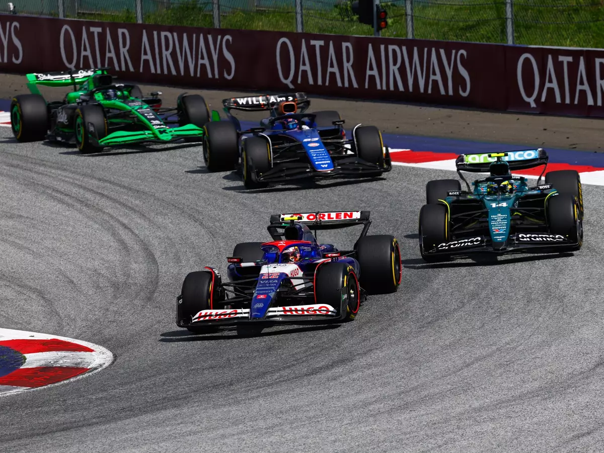 Alexander Albon, Yuki Tsunoda, Fernando Alonso, Valtteri Bottas Foto zur News: Triple-Header: Einst "Notfallmaßnahme", jetzt "kein Problem" mehr