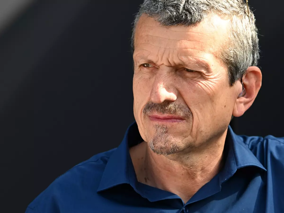 Der frühere Formel-1-Teamchef Günther Steiner im Fahrerlager Foto zur News: Günther Steiner: Warum Hamilton besser ist als Leclerc