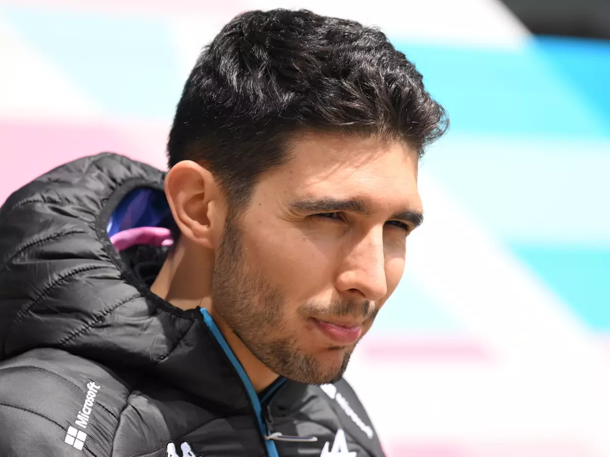Esteban Ocon im Formel-1-Fahrerlager Foto zur News: Esteban Ocon: Hat er schon bei Haas unterschrieben?