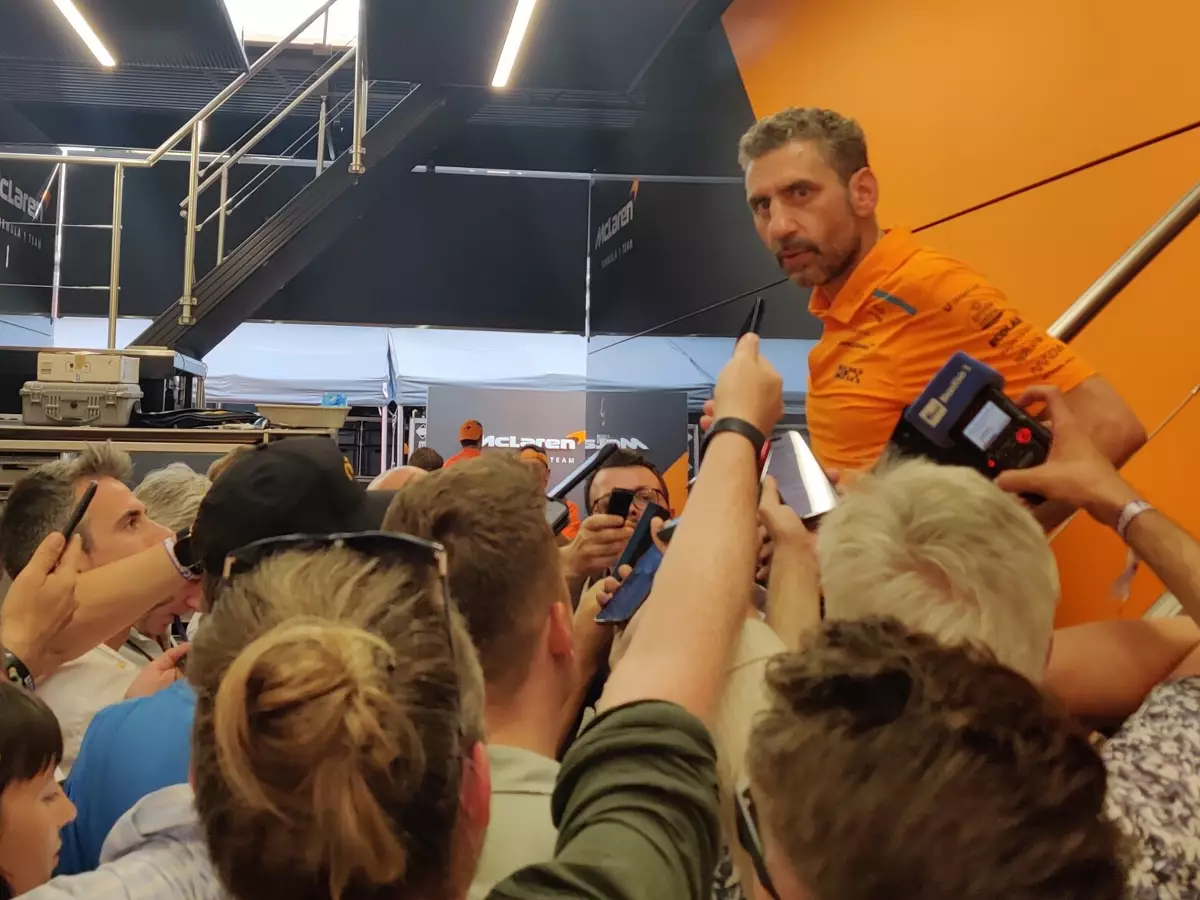 Andrea Stella Foto zur News: Alonso lobt McLaren-Erfolgsgarant Stella: "Er ist ein unglaublicher Anführer"