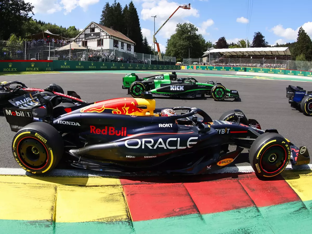 Valtteri Bottas, Max Verstappen, Pierre Gasly Foto zur News: "Schadensbegrenzung" bei Verstappen: "Von vorn hätten wir um Sieg gekämpft"