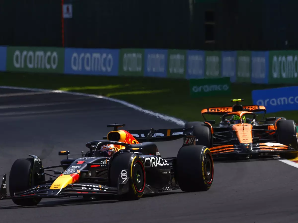 Max Verstappen, Lando Norris Foto zur News: Verstappen: "Fantastisch", dass sich die anderen gegenseitig Punkte wegnehmen