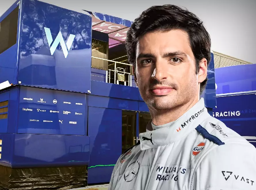 Fotomontage: Carlos Sainz als Williams-Fahrer vor dem Williams-Motorhome Foto zur News: Entscheidung gefallen: Carlos Sainz wechselt zu Williams!