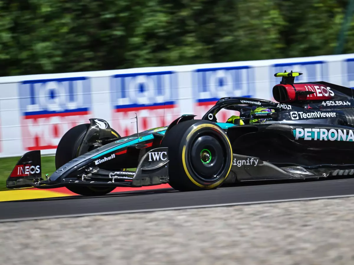 Lewis Hamilton im Mercedes W15 beim Formel-1-Rennen in Belgien 2024 Foto zur News: Mercedes kündigt an: Nicht genutztes Spa-Update kriegt neue Chance