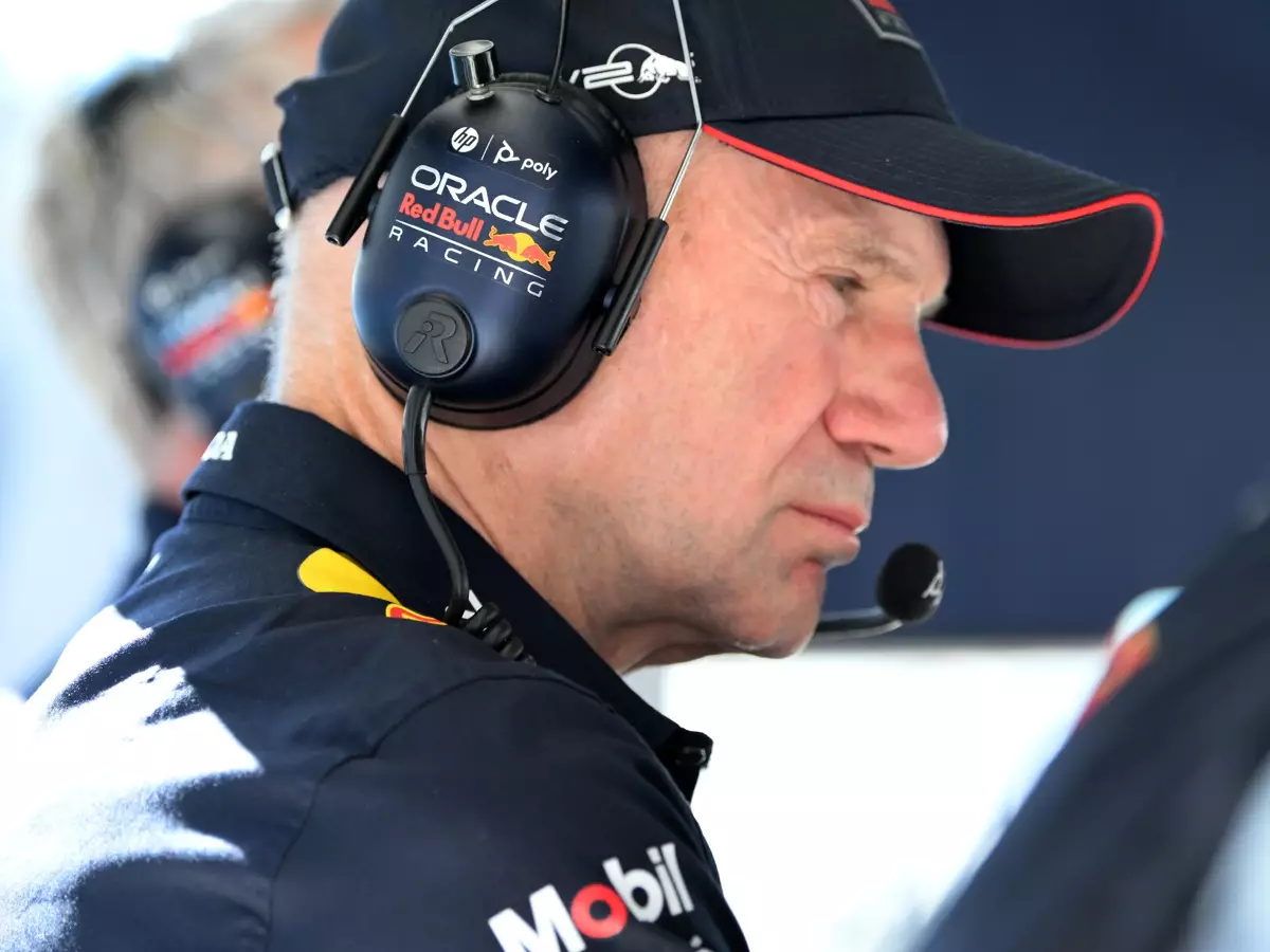 Formel-1-Designer Adrian Newey am Kommandostand von Red Bull in der Formel 1 2024 Foto zur News: McLaren-Boss Zak Brown: Wir brauchen Adrian Newey nicht!