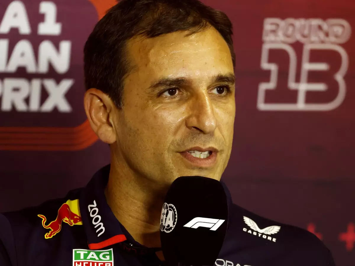 Red Bulls Pierre Wache bei einer Pressekonferenz Foto zur News: Red Bull: Wie wirkt sich der Abgang von Adrian Newey wirklich aus?