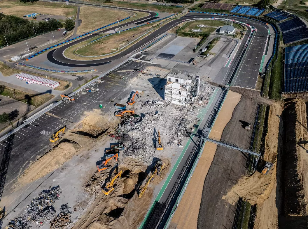 Foto zur News: Baustelle statt Rennstrecke: Boxengebäude in Ungarn plattgemacht