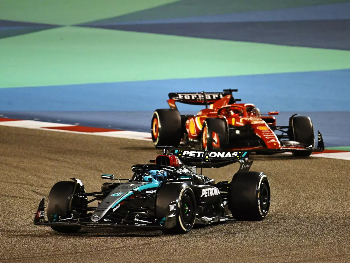 George Russell, Charles Leclerc Foto zur News: Überholstatistik: Was haben die 2022 eingeführten Aero-Regeln gebracht?