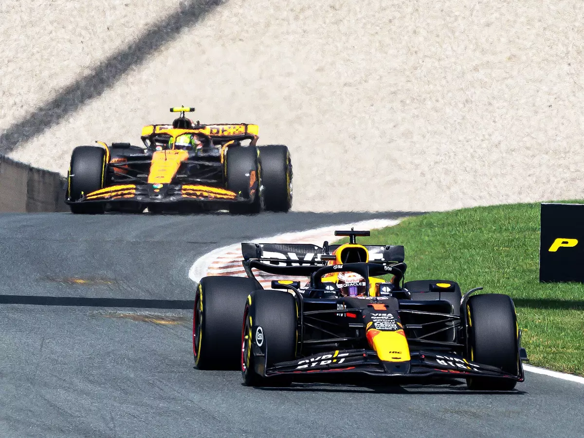 Max Verstappen, Lando Norris Foto zur News: Frankenstein-Experiment für Verstappen: WM-Titel "ändert nicht mein Leben"