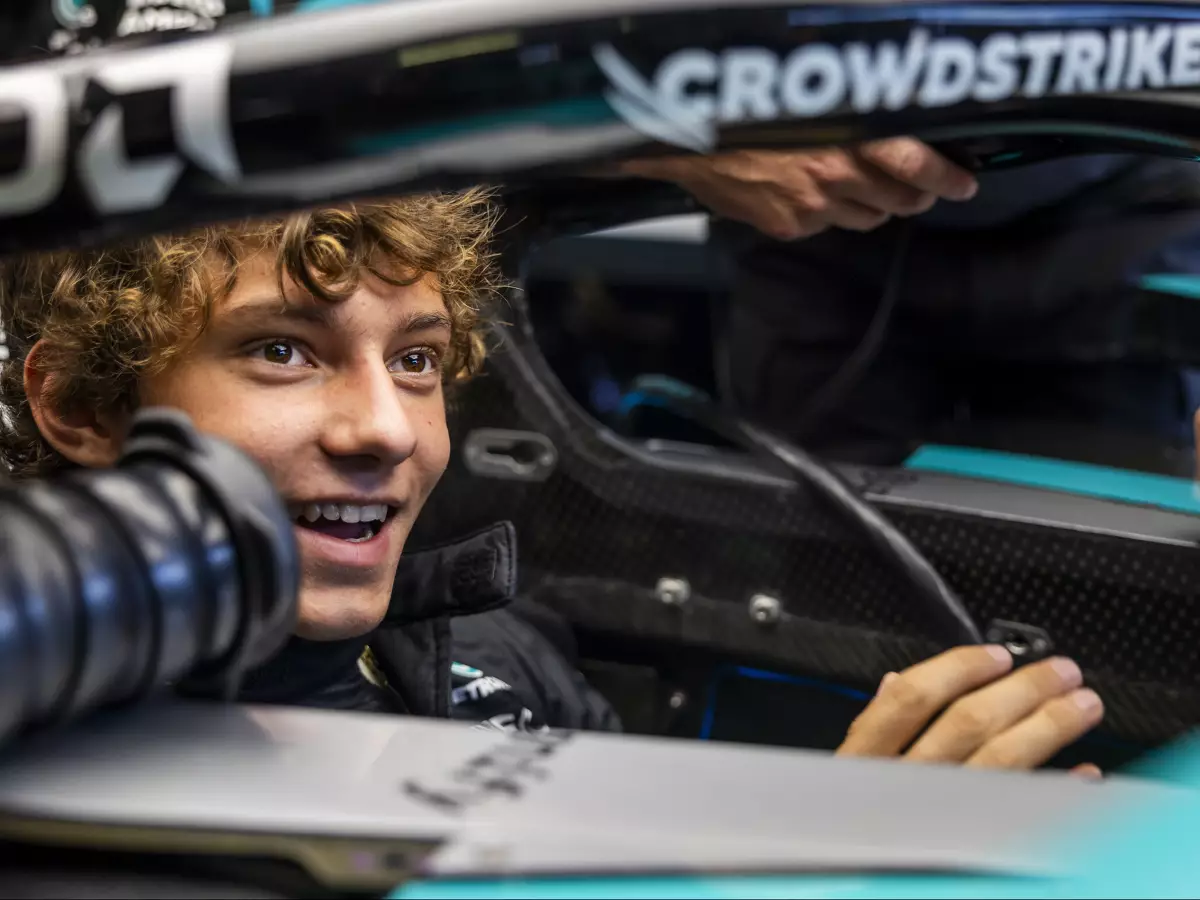 Foto zur News: Nach Monza-Crash: Mercedes bestätigt Antonelli offiziell für 2025!