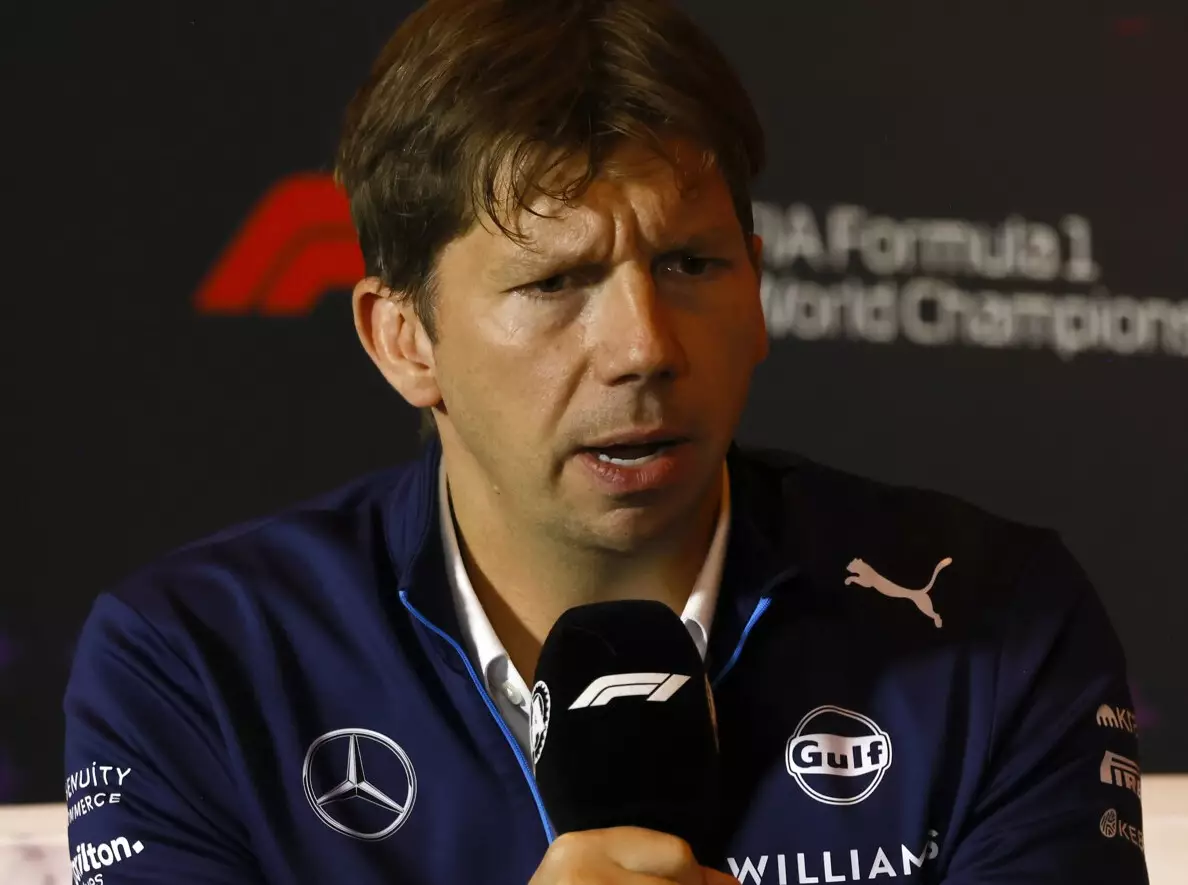 Williams-Teamchef James Vowles bei einer Pressekonferenz Foto zur News: "Nicht gut erklärt": Vowles entschuldigt sich bei Mick Schumacher