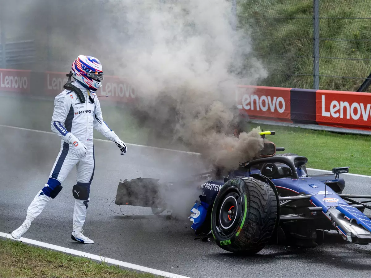 Logan Sargeant nach seinem Unfall bei der Formel 1 in Zandvoort Foto zur News: James Vowles: Logan Sargeant hatte sein persönliches Limit erreicht
