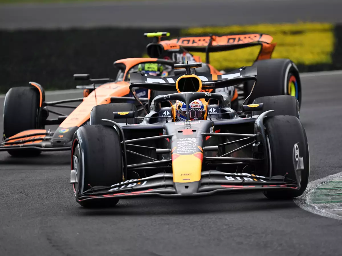 Max Verstappen ist im WM-Kampf gegen Lando Norris derzeit chancenlos Foto zur News: Red Bull hat "Monster" erschaffen: Beide Titel laut Verstappen "unrealistisch"